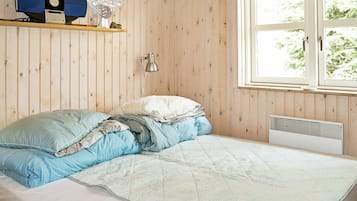3 bedrooms, cots/infant beds