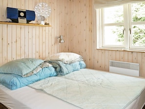 3 bedrooms, cribs/infant beds