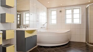 House | Bathroom - 6 Person Holiday Home in Blavand (Blavand)