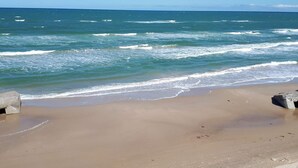 A beach with waves and a clear sky. - 4 Star Holiday Home in Bindslev (Bindslev)