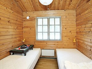 3 bedrooms, cribs/infant beds