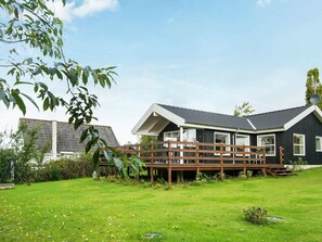 Exterior - Charming Holiday Home in Ebeltoft (Ebeltoft)
