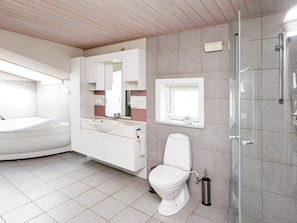 4 bedrooms, cribs/infant beds - Luxurious Holiday Home in Harboore Jutland With Sauna (Harboore)