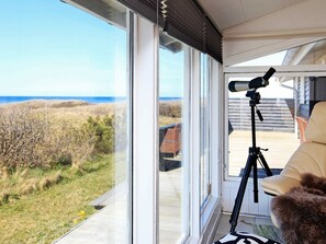 Hus | Utsikt mot innsjø
