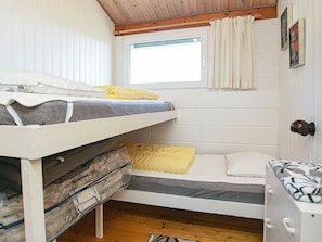 3 bedrooms, cribs/infant beds