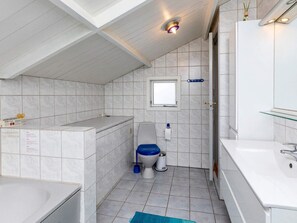 House | Bathroom - Seaside Charm in Nature - By Traum Ferienwohnungen (Hadsund)