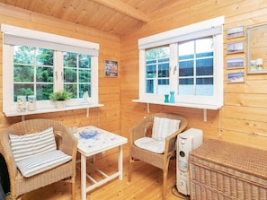 1 bedroom, cribs/infant beds