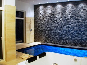 Casa | Piscina | Piscina interna, piscina externa