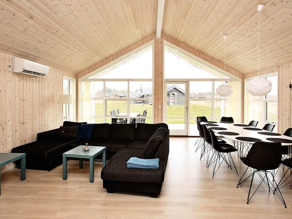 House | Interior - Luxurious Holiday Home in Løkken with Hot Tub & Sauna (Lokken)