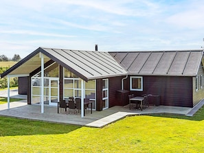 House | Exterior - Luxurious Holiday Home in Løkken with Hot Tub & Sauna (Lokken)