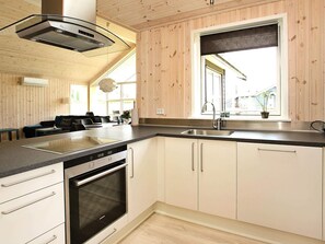 House | Interior - Luxurious Holiday Home in Løkken with Hot Tub & Sauna (Lokken)