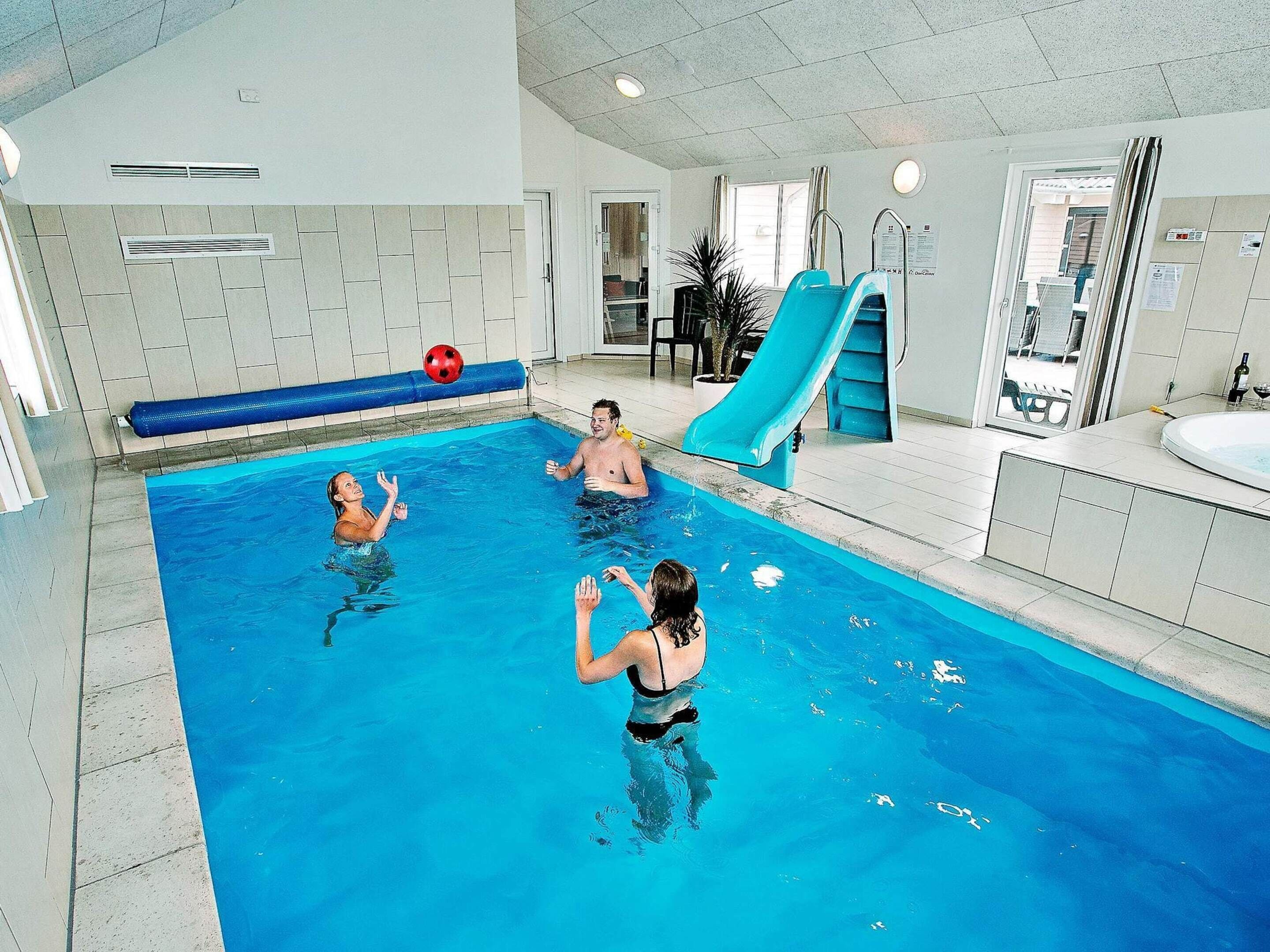 Rumah | Kolam renang | Kolam renang indoor dan kolam renang outdoor