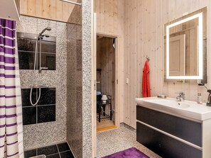 House | Bathroom - Lively Holiday Home in Ålbæk near Sea (Aalbaek)