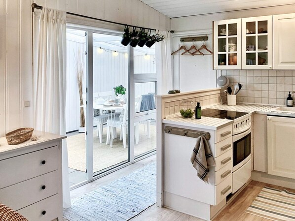 House | Private kitchen | Highchair - 4 Person Holiday Home in Blokhus-by Traum (Blokhus)
