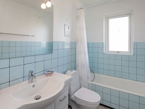 Bathroom - Serene Holiday Home in Harboøre near North Sea (Harboore)
