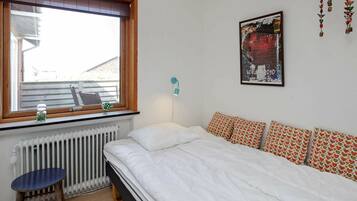 3 bedrooms, cots/infant beds