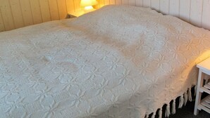 2 camere, culle/letti per bambini, con arredamento individuale