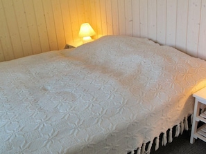 2 bedrooms, individually furnished, cribs/infant beds