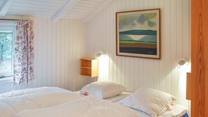 2 bedrooms, cots/infant beds - Contemporary Holiday Home in Jutland Overlooking Ho Bay (Blavand)