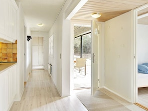 3 bedrooms, cribs/infant beds