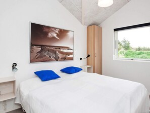 4 bedrooms - 8 Person Holiday Home in Blavand (Blavand)