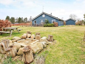 House | Outdoor dining - 8 Person Holiday Home in Saeby (Sæby)