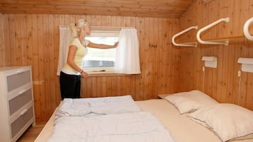 3 bedrooms, individually furnished, cots/infant beds