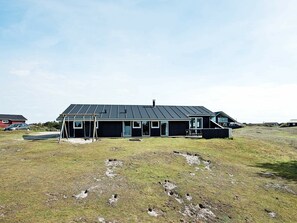 Exterior - Modern Holiday Home in Fanø With Private Whirlpool (Fano)