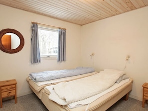 5 bedrooms, cribs/infant beds - Vintage Holiday Home in Væggerløse With Indoor Whirlpool (Vaeggerlose)