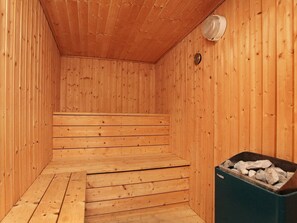 Sauna - Vintage Holiday Home in Væggerløse With Indoor Whirlpool (Vaeggerlose)