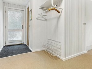 House | 3 bedrooms, cribs/infant beds