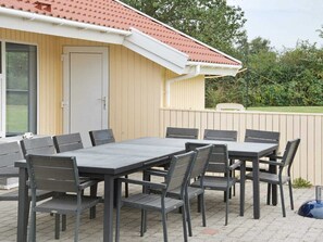 House | Tempat makan luar