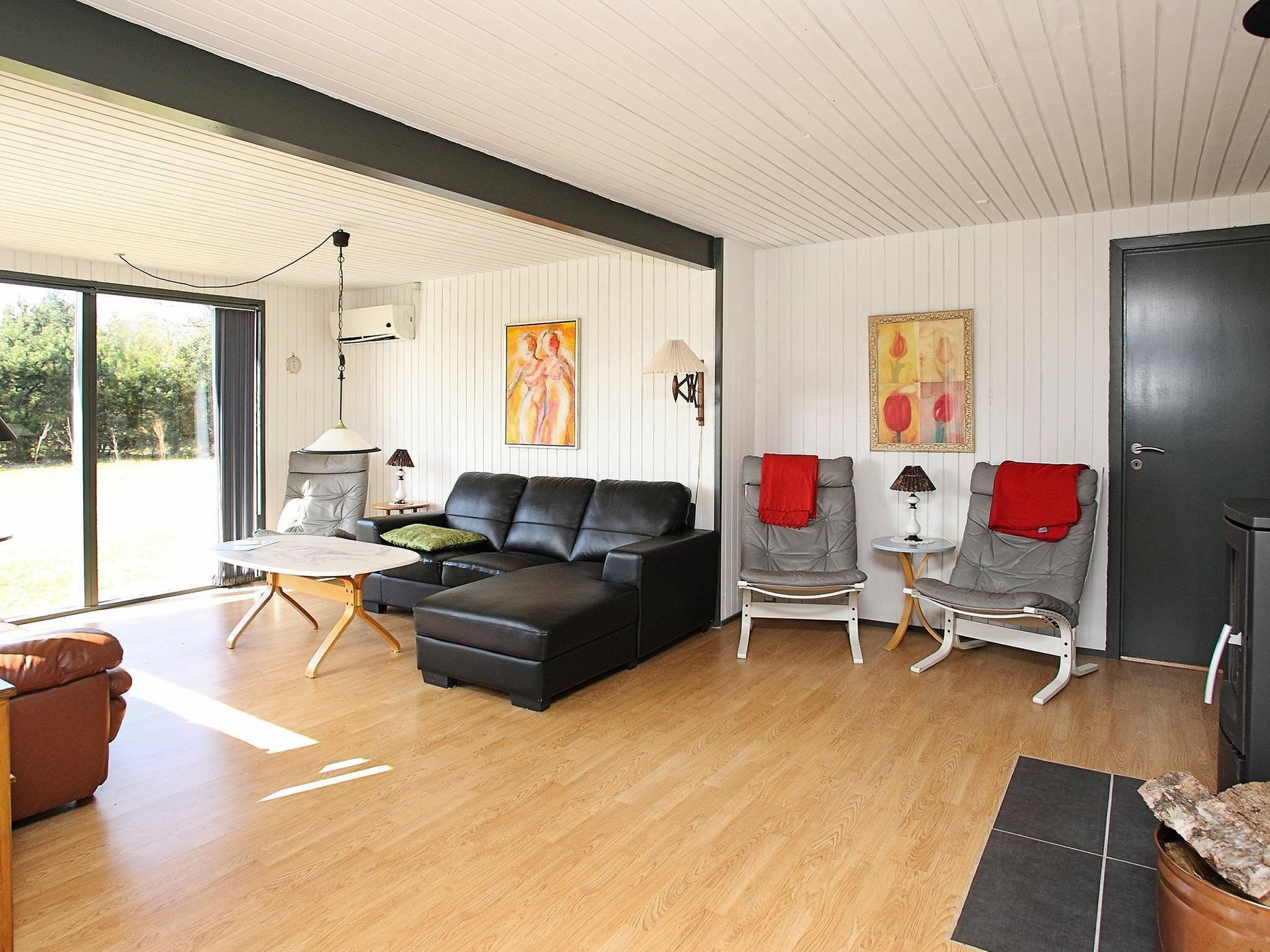 Talo | Oleskelualue | DVD-soitin, MP3-telakointiasema