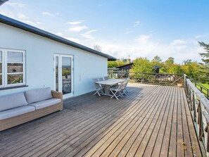 Balcony - Scenic Holiday Home in Hovedstaden near Sea (Vejby)