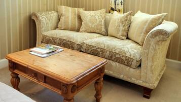 Premier Double Room | Desk, blackout curtains, iron/ironing board, free WiFi