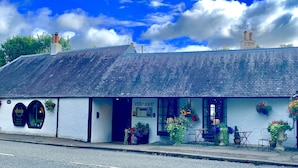 Front of property - The Horseshoe Inn (Peebles)