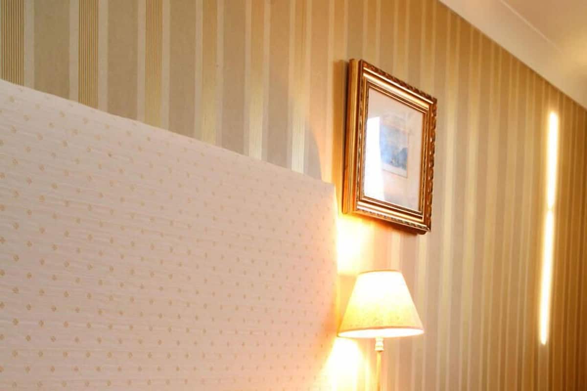 Habitación doble Premier | Escritorio, cortinas blackout y tabla de planchar con plancha