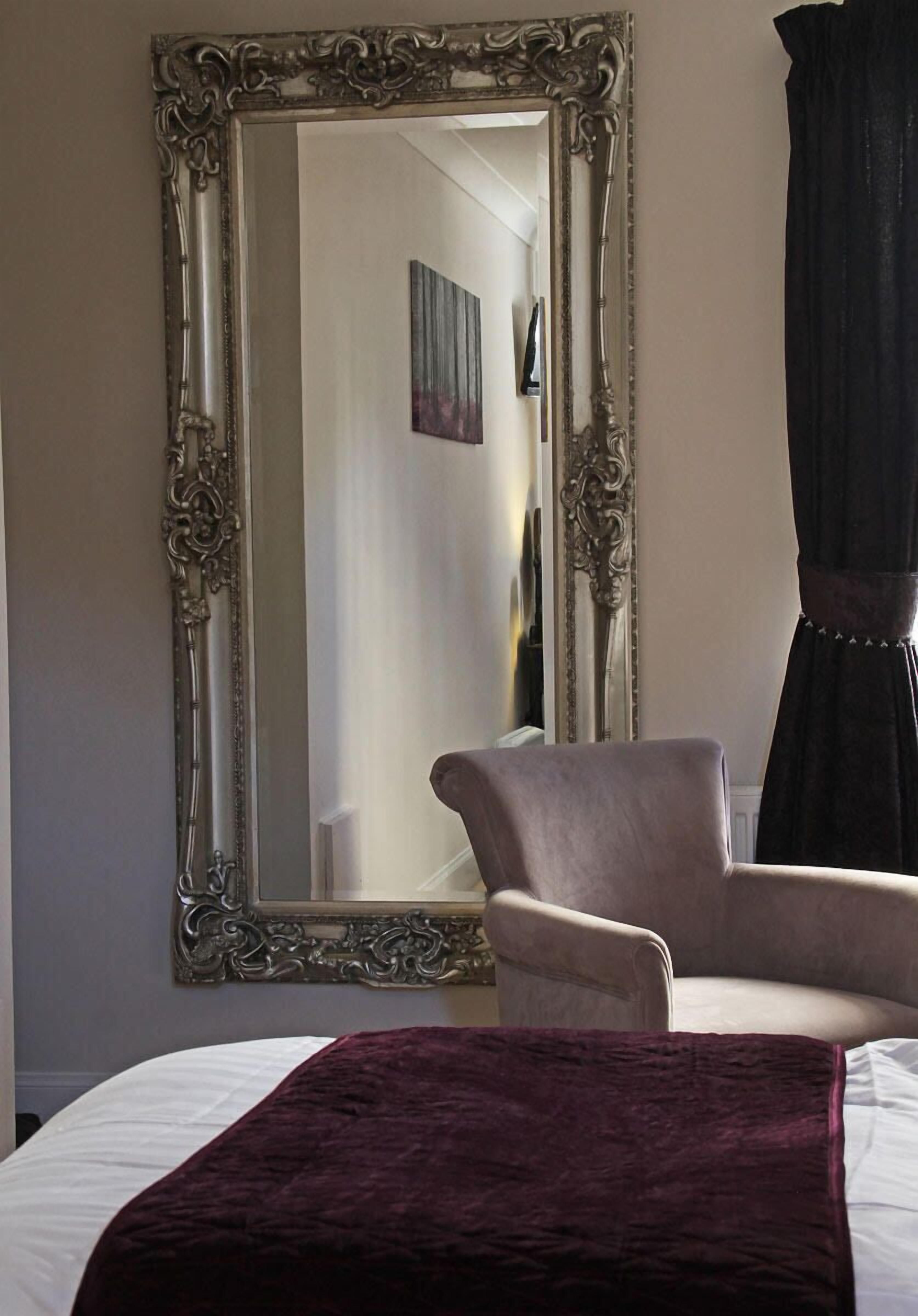 Classic Twin Room | Desk, blackout curtains, iron/ironing board, free WiFi