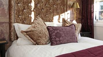 Classic Double Room | Desk, blackout curtains, iron/ironing board, free WiFi