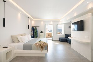 Cliff Suite, Caldera View, Outdoor Hot Tub (for 3) | 防敏寢具、羽絨被、Select Comfort 床墊、迷你吧