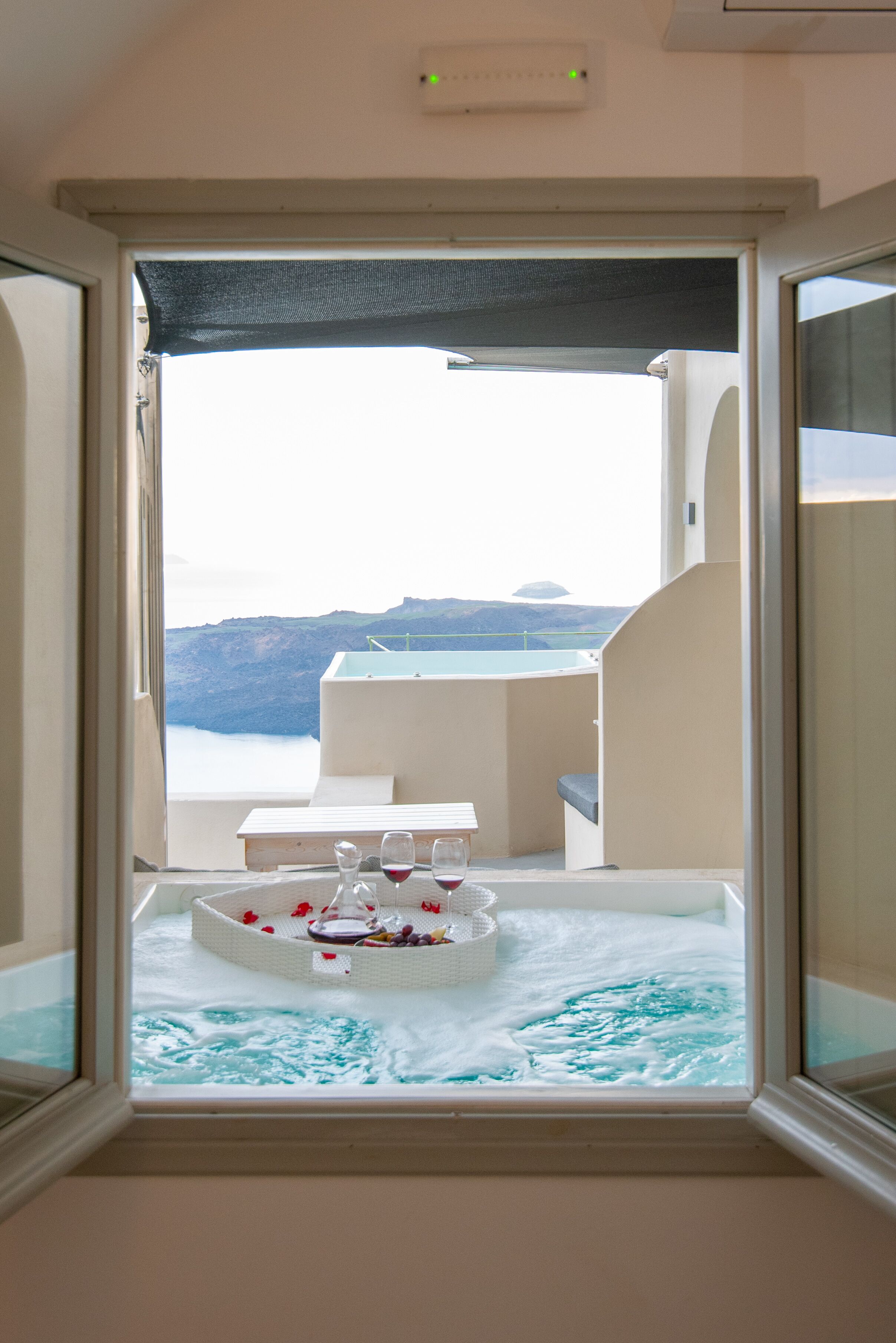 Cave Suite, Caldera View, Outdoor Hot Tub | Teras/patio
