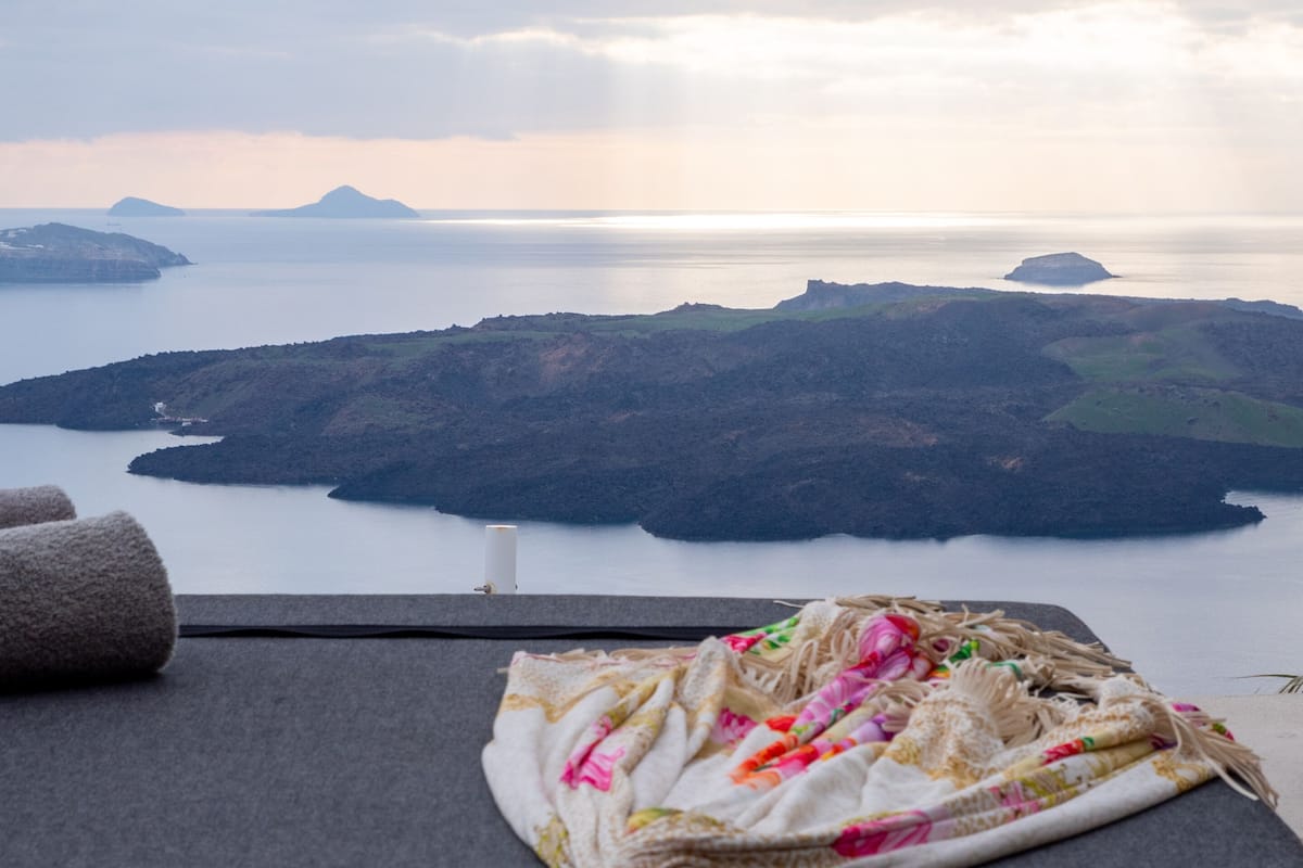 Cave Suite, Caldera View, Outdoor Hot Tub | Terrace/patio