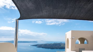 Cliff Suite, Caldera View, Outdoor Hot Tub (for 2) | Terras