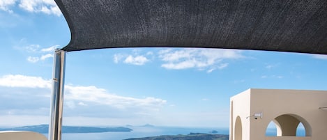 Cliff Suite, Caldera View, Outdoor Hot Tub (for 2) | Terrace/patio