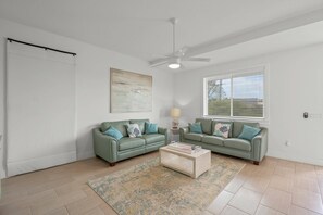 Smart TV, mesa de pingue-pongue