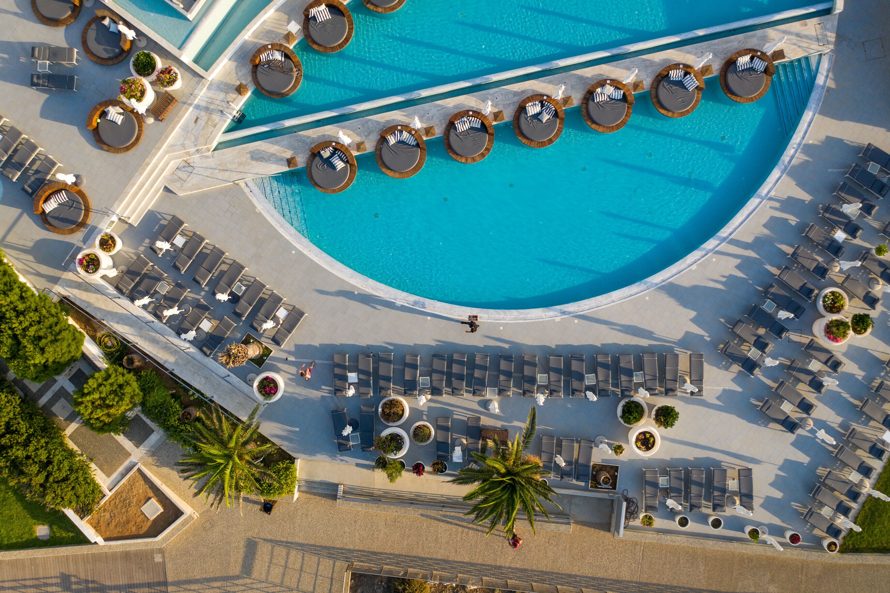 3 outdoor pools, open 9:30 AM to 6:00 PM, pool umbrellas, sun loungers