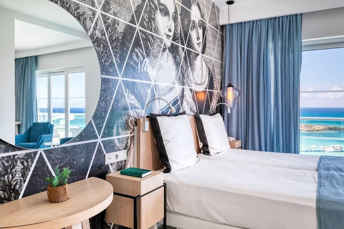 In-room safe, iron/ironing board, WiFi (free), bed sheets