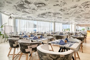 2 restaurantes, cocina griega