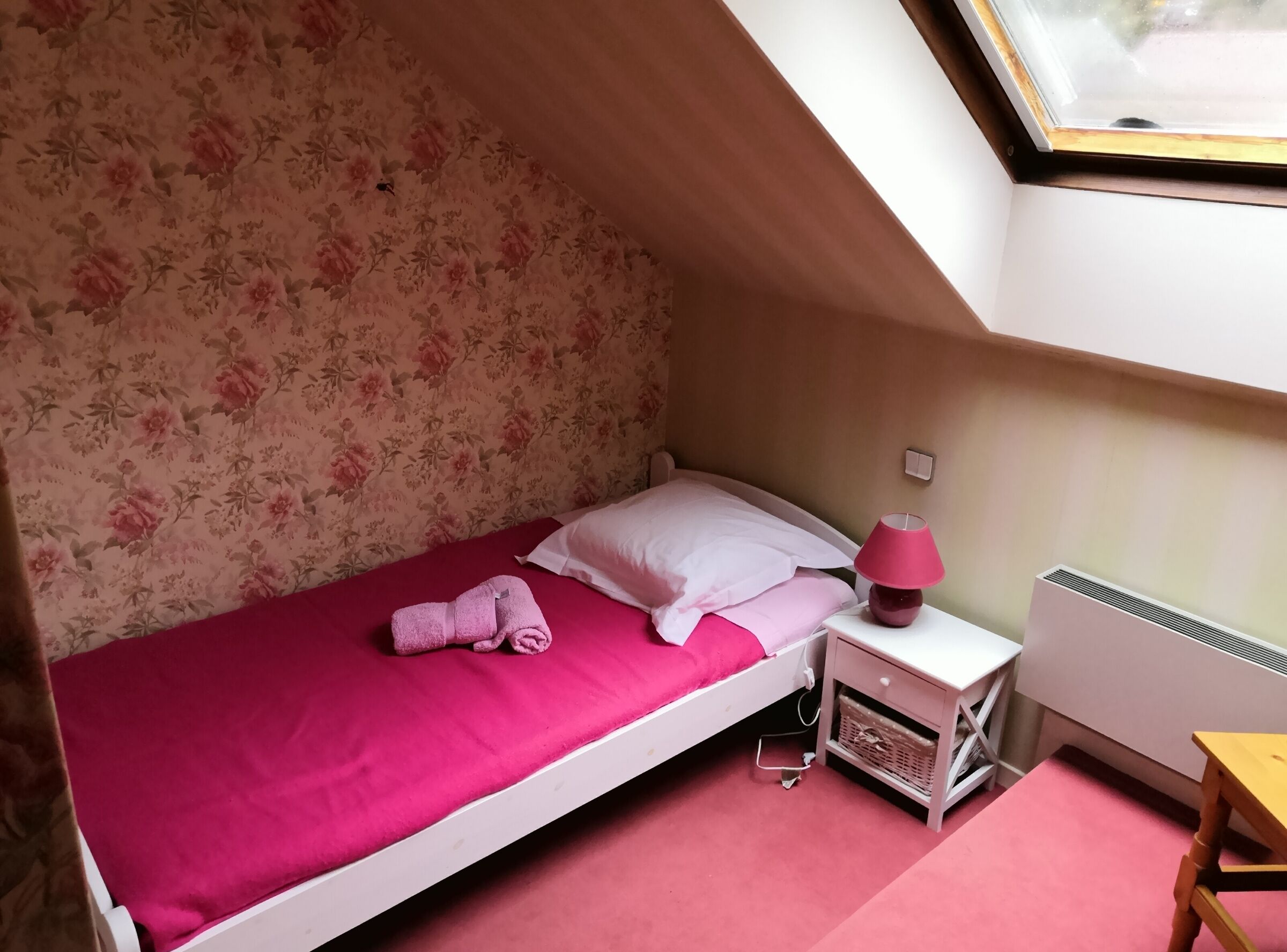 House in the village center, 200m from the beach and 20m from the shops. 30 minutes from skiing