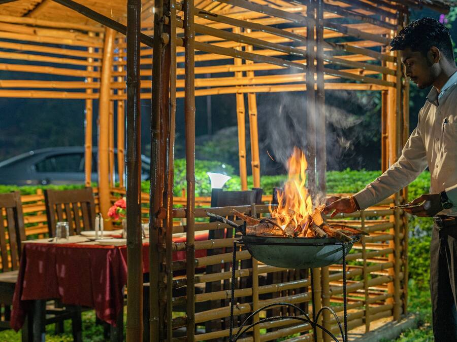 تناول الطعام بالخارج